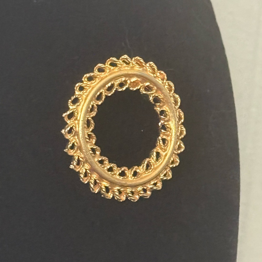 Estate signed gold wreath Brooch
